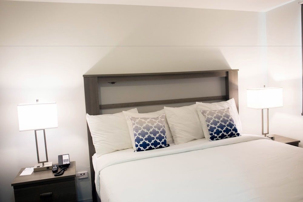 King's Hotel & Residences Standard Room, 1 King Bed 2