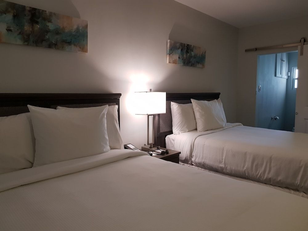 King's Hotel & Residences Comfort Twin Room, 2 Double Beds 4