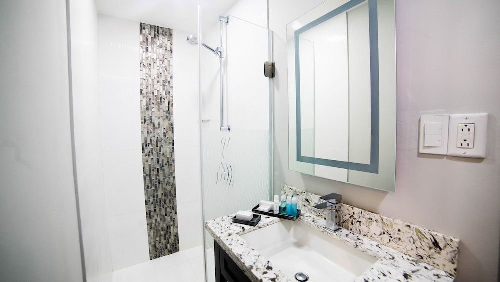 King's Hotel & Residences Family Suite, 2 Bedrooms, Kitchen 2