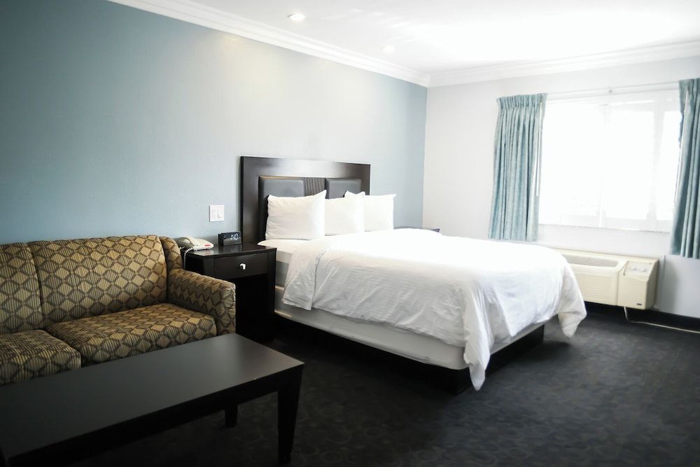 Standard Room, 1 Queen Bed