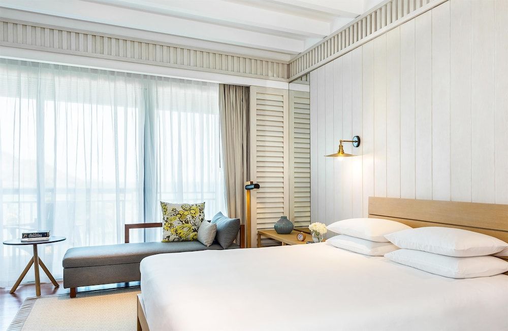 Room, 1 King Bed, Pool View