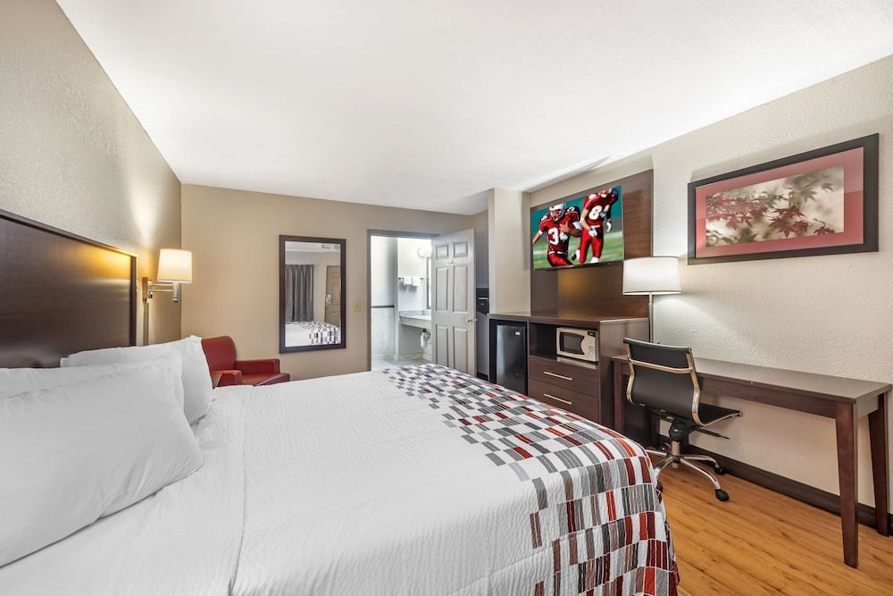 Deluxe Room, 1 King Bed, Accessible, Non Smoking (Roll-In Shower)
