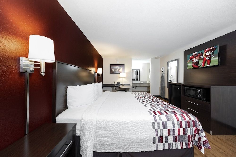 Red Roof Inn Ft Pierce Superior Room, 1 King Bed, Non Smoking 2