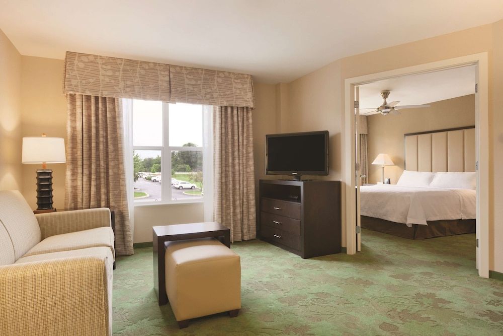 Suite, 1 King Bed, Accessible, Non Smoking (Mobility & Hearing, Roll-in Shower)