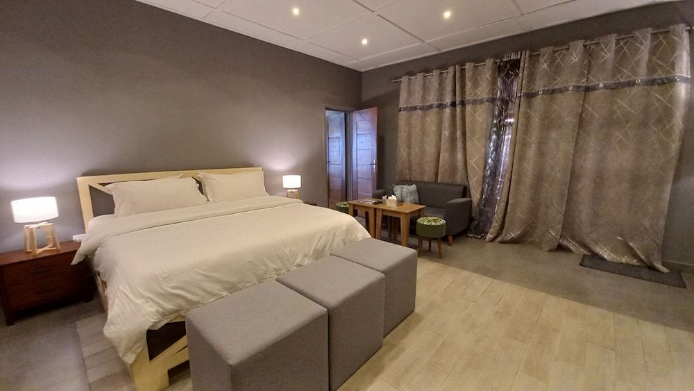 Tropicana Beach and Resort Deluxe Double Room, 1 King Bed, Pool View 4