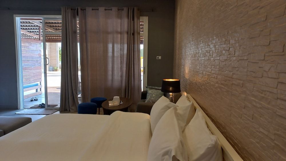 Tropicana Beach and Resort Deluxe Double Room, 1 King Bed, Pool View 6