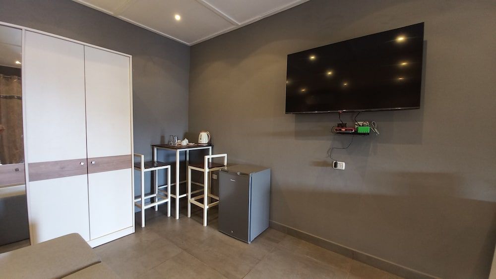 Tropicana Beach and Resort Deluxe Double Room, 1 King Bed, Pool View 11