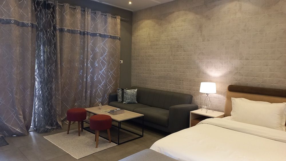 Tropicana Beach and Resort Deluxe Double Room, 1 King Bed, Pool View 12