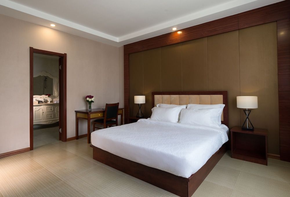 Executive Suite, Pool Access