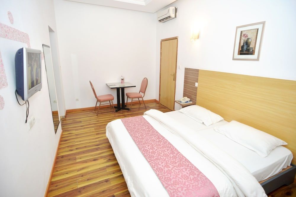 Jess Hotel Senior Suite 2