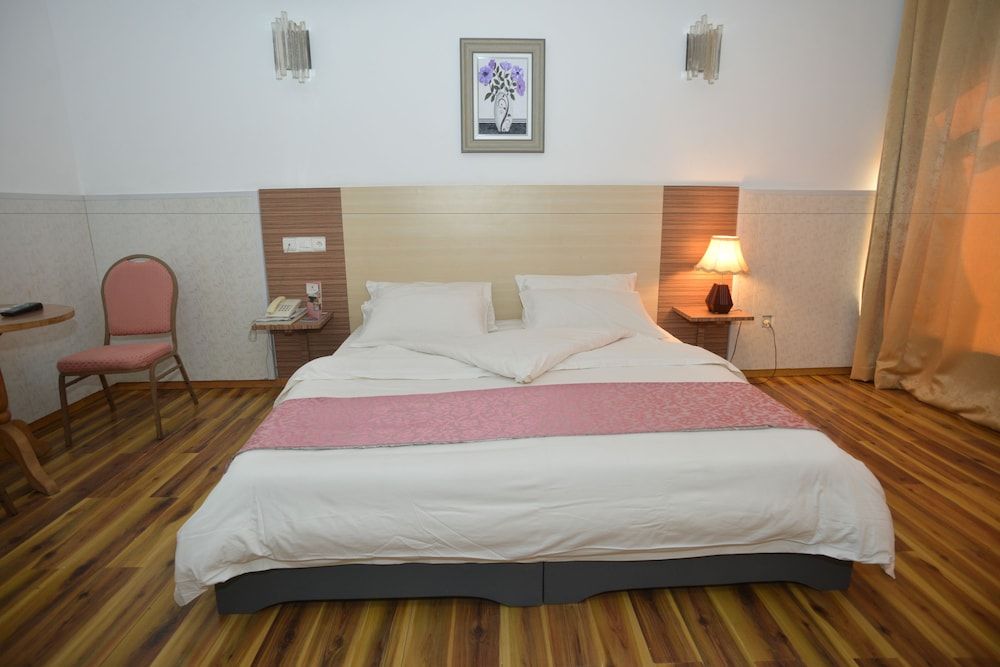 Jess Hotel Premium Double Room 3