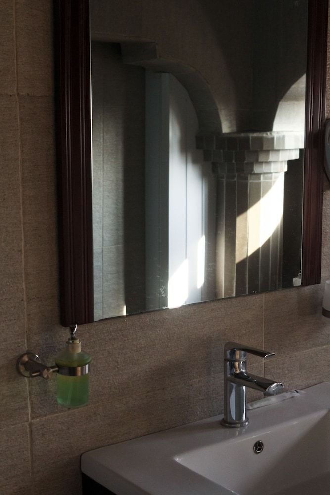 Hotel M'Rode Standard Double Room 6