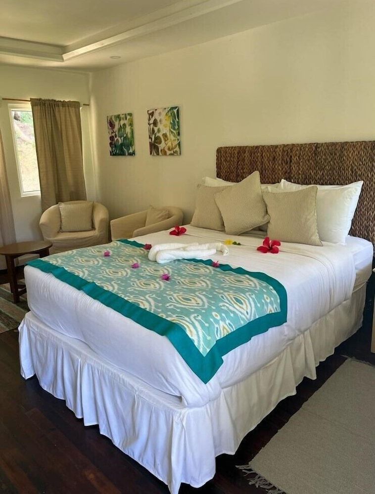 Standard Suite, 1 Queen Bed, Beach View
