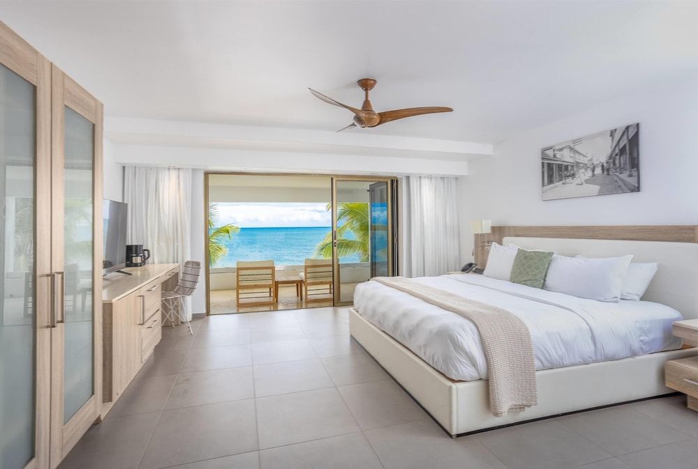 Deluxe Room, 1 King Bed, Non Smoking, Oceanfront