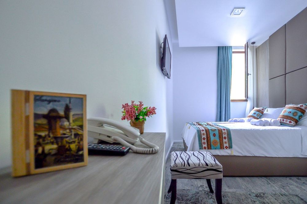 Design Double Room, Accessible (2)