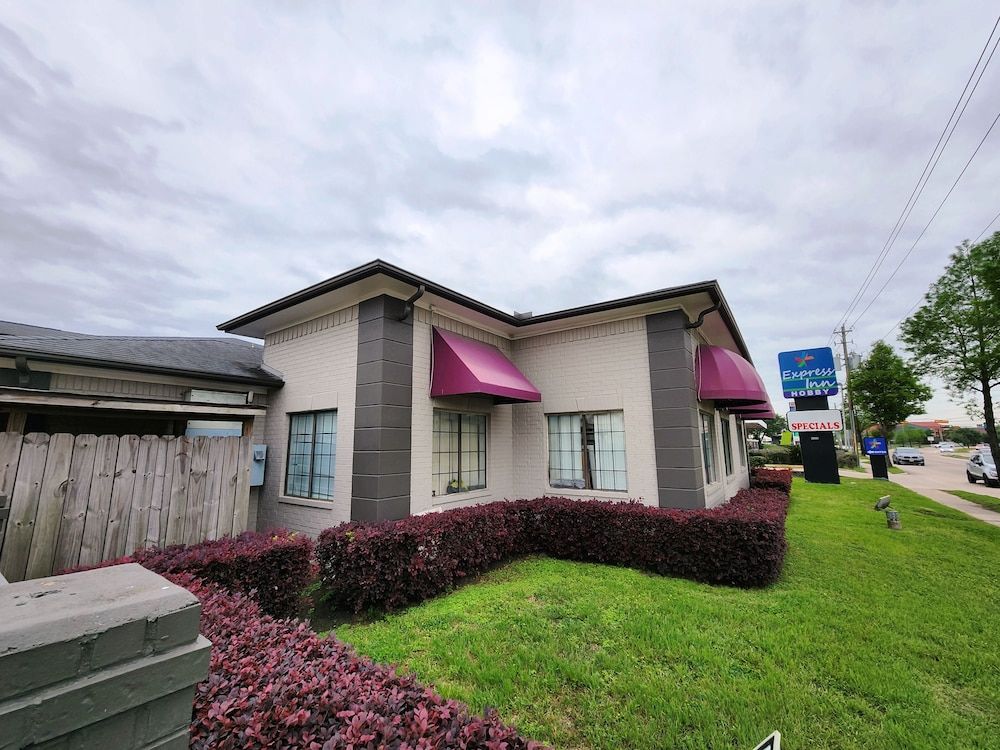 undefined Express Inn Hobby 7