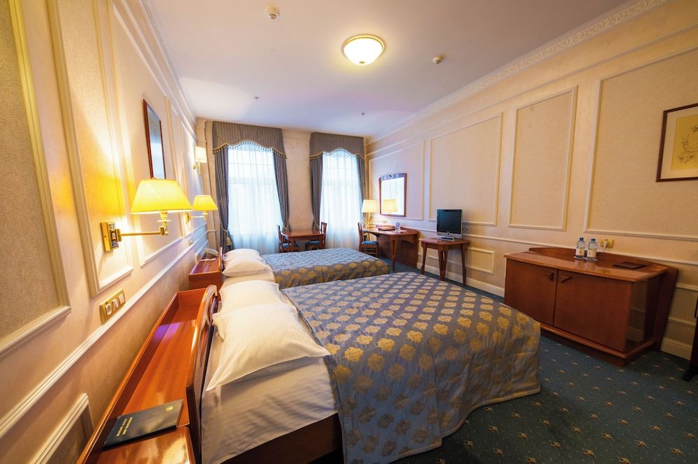 Hotel Europe Standard Twin Room 3