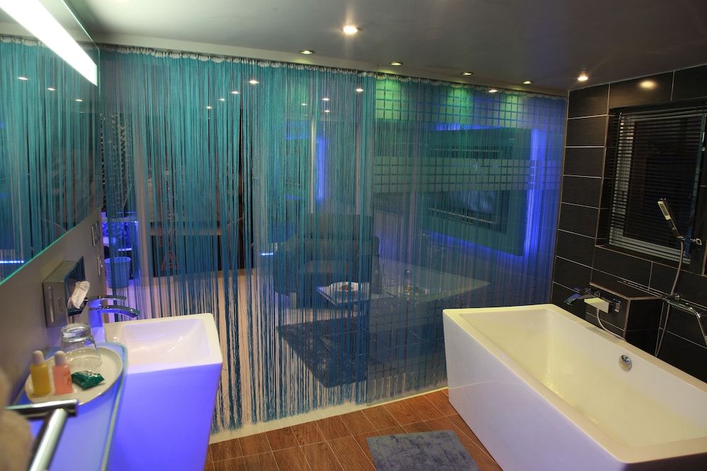 Le Wafou Suite (Levitation) 10