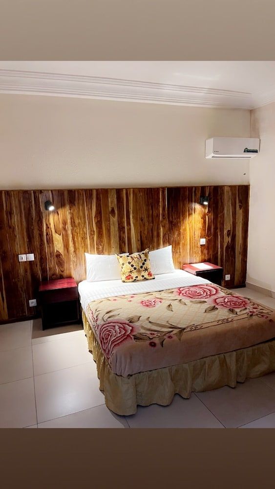 Résidence Mbemba Standard Double Room 9