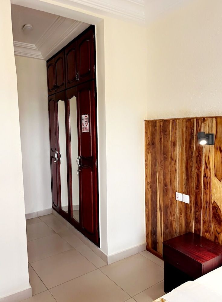 Résidence Mbemba Standard Double Room 18