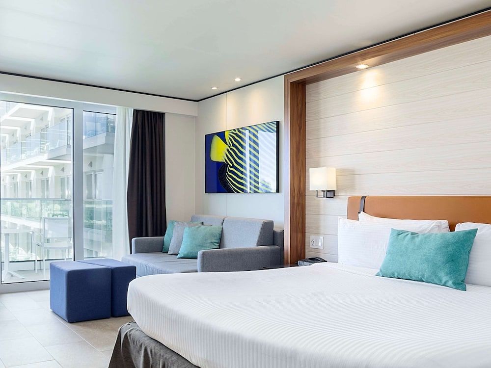 Deluxe Room, 1 King Bed, Pool View (Signature Ocean View King)