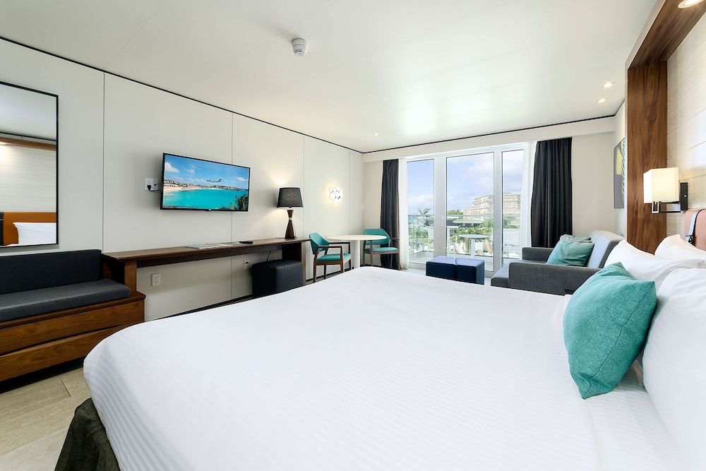 Deluxe Room, 1 King Bed, Pool View (Signature Ocean View King)