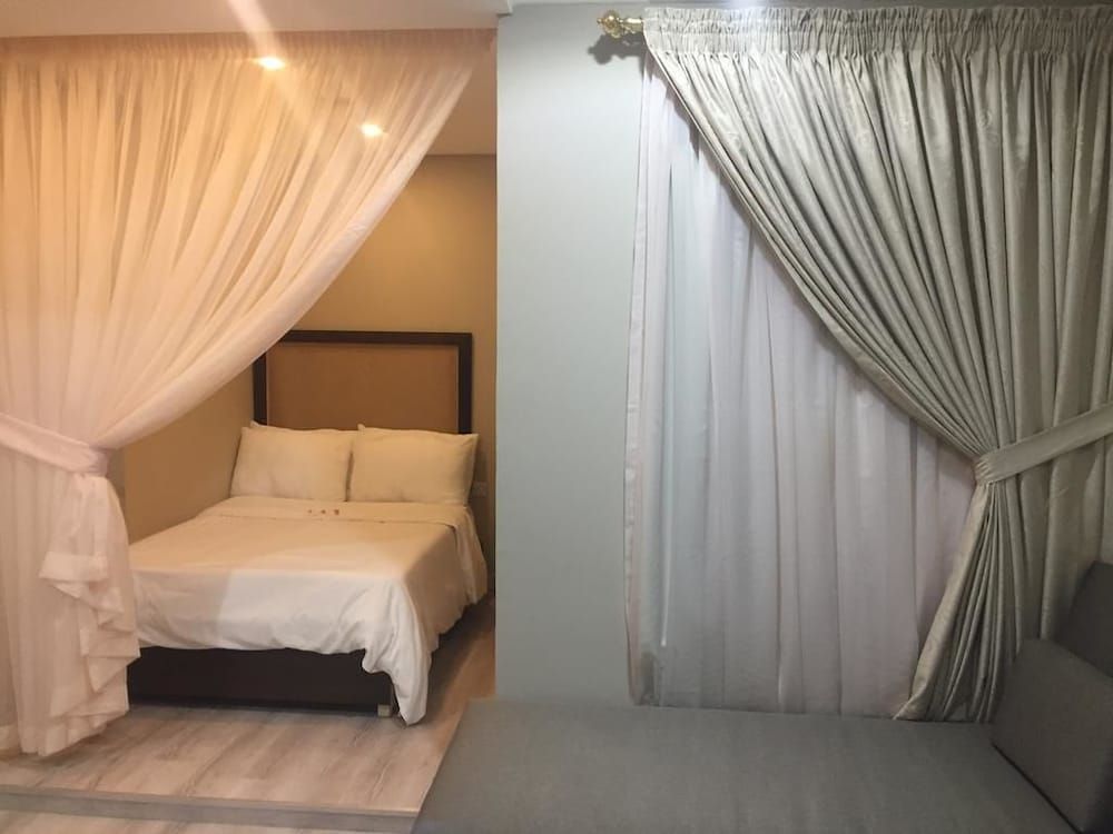 Room Service - Dining