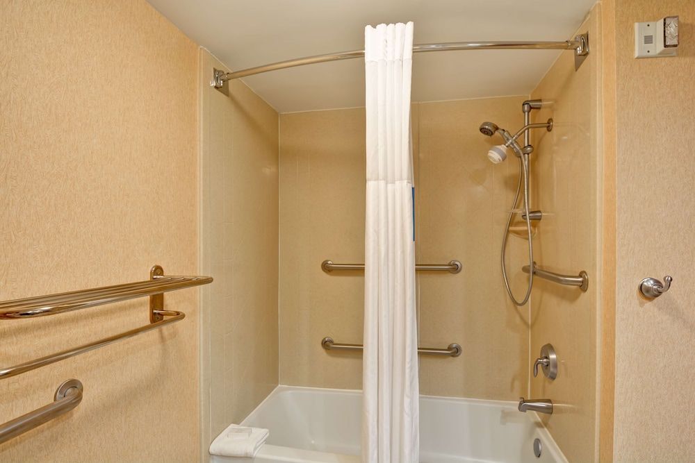 Suite, 1 King Bed, Accessible, Non Smoking