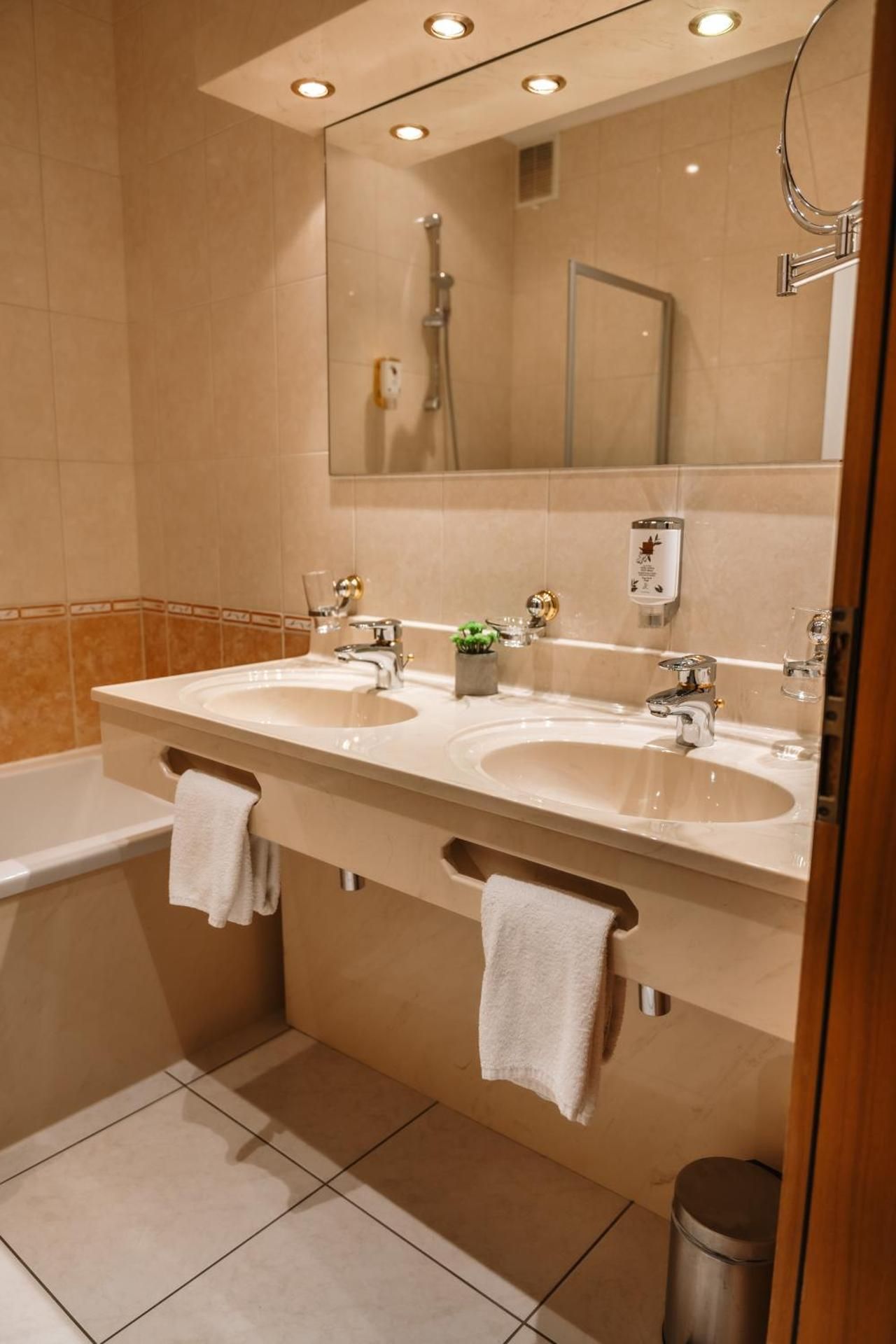 Large Double Room
