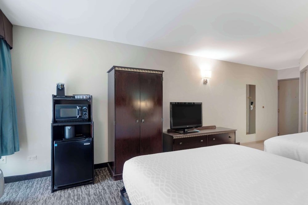 Best Western Plus Chicagoland - Countryside Standard Room, 2 Double Beds, Non Smoking, Microwave 2