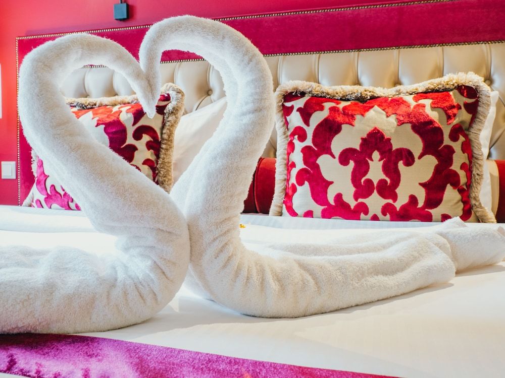 Chateau d'Urspelt Double Room (Castle) 8