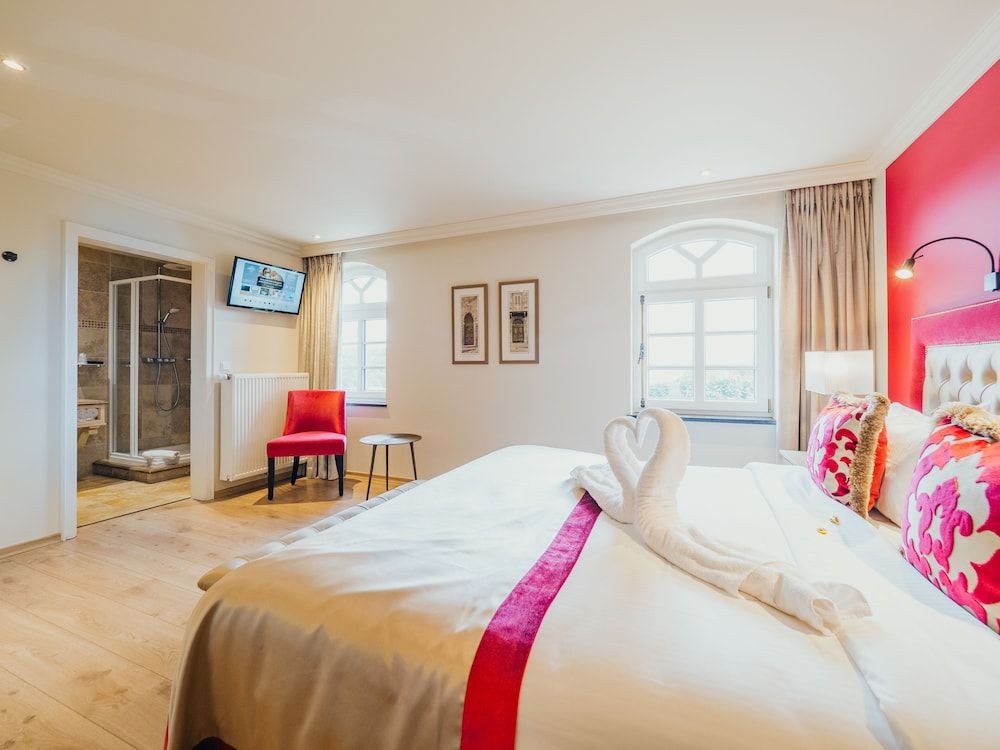 Chateau d'Urspelt Double Room (Castle) 5