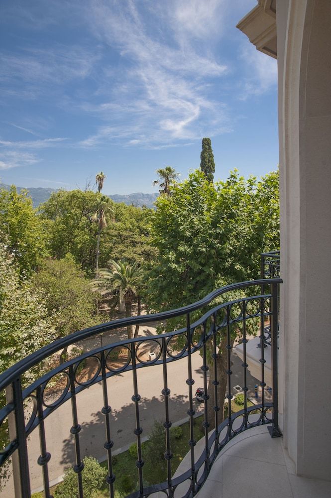 Hotel Majestic Superior Double or Twin Room, Balcony, Park View 5