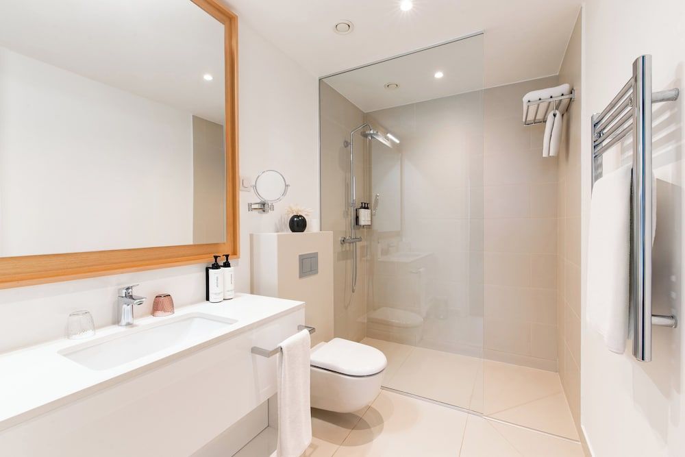 Crowne Plaza Podgorica by IHG Standard Room, 1 King Bed 6