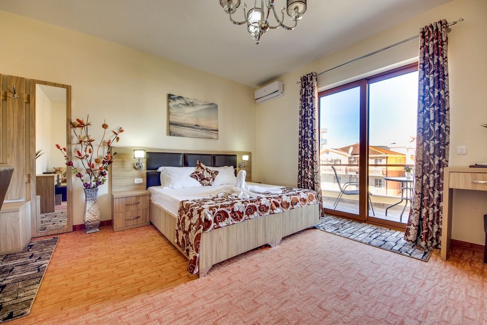 Hotel Montefila Quadruple Room, Balcony 2