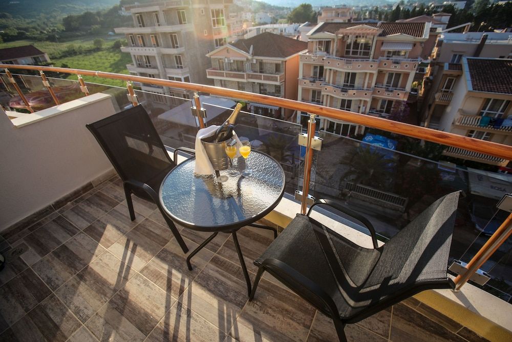 Hotel Montefila Quadruple Room, Balcony 5