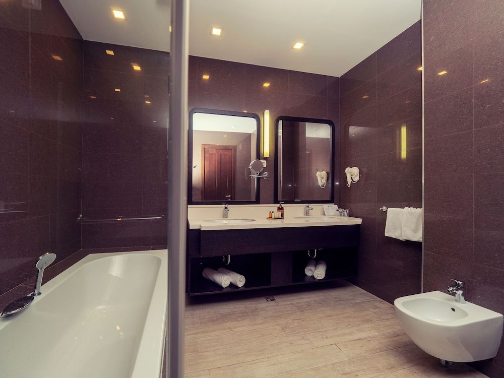 Hotel Moskva Junior Suite, Balcony, City View 3