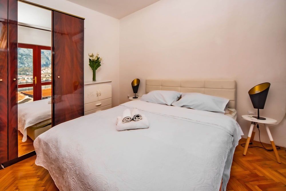 Apartmani Markovic Double Room, Shared Bathroom 7