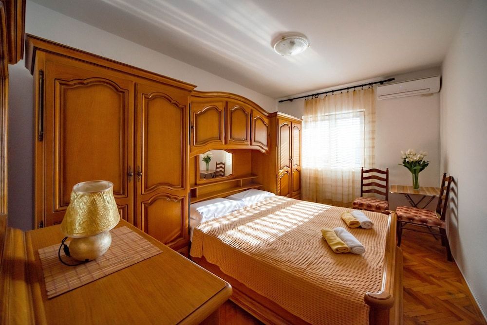 Apartmani Markovic Double Room, Shared Bathroom 12