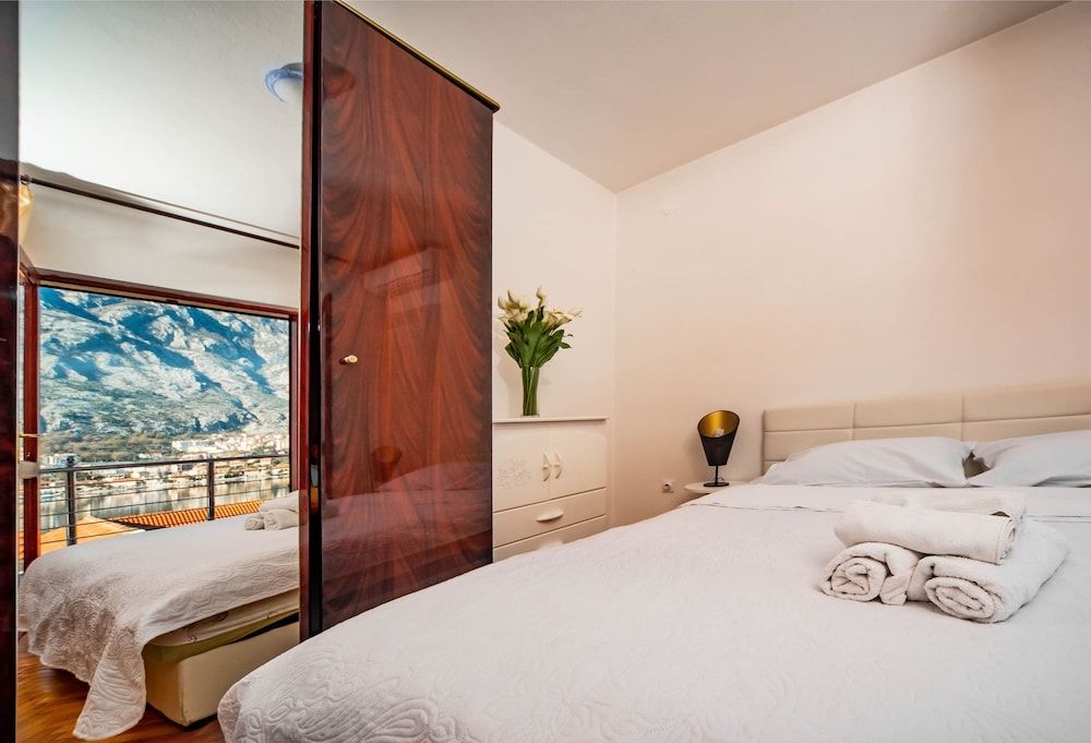 Apartmani Markovic Double Room, Shared Bathroom 8