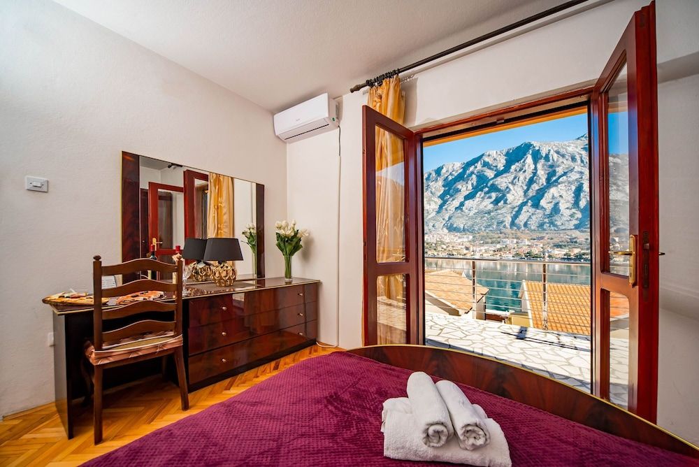 Apartmani Markovic Double Room, Shared Bathroom 6