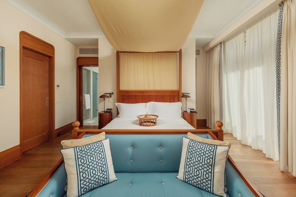 Studio Suite, 1 King Bed, Balcony, Sea View
