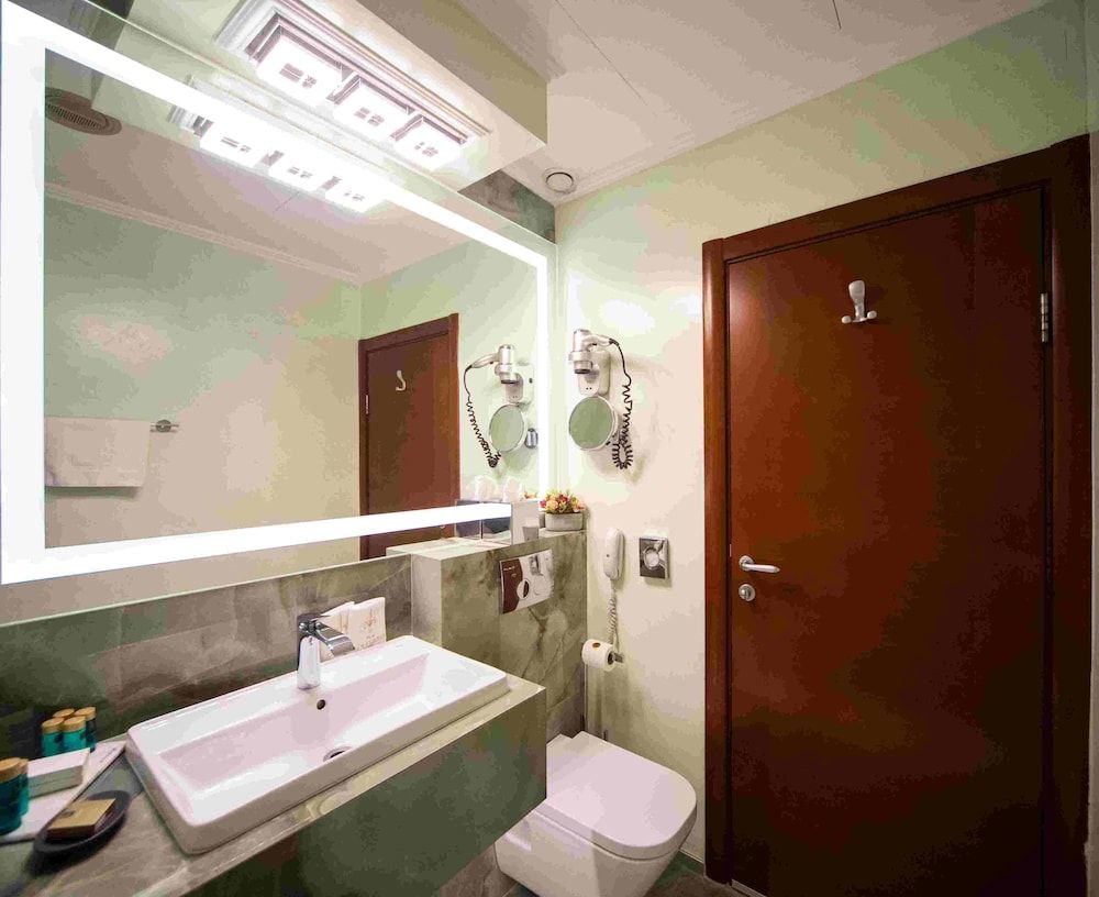 Historic Boutique Hotel Cattaro Deluxe Double Room, City View 9