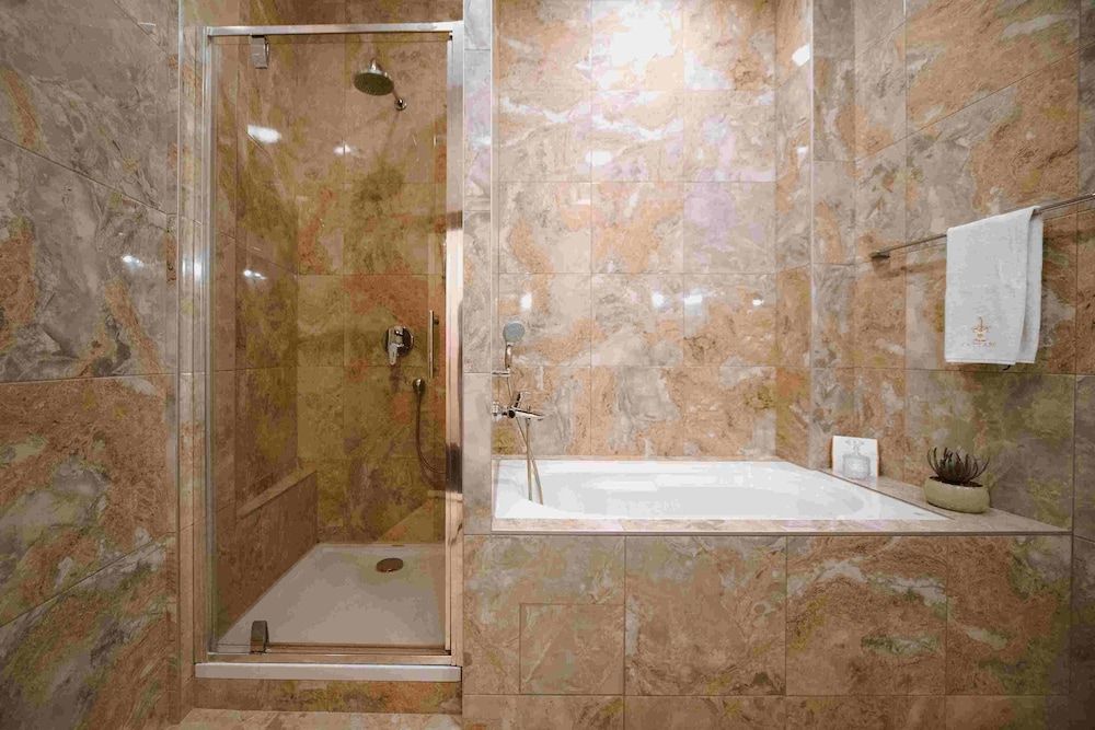 Historic Boutique Hotel Cattaro Deluxe Suite, 2 Bedrooms, City View 5