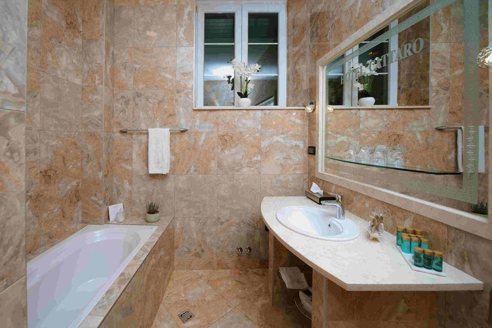Historic Boutique Hotel Cattaro Deluxe Suite, 2 Bedrooms, City View 7