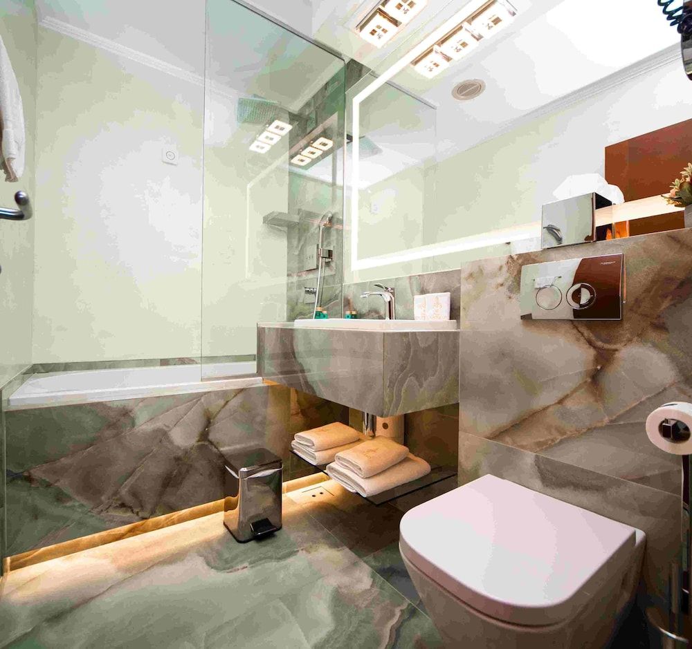 Historic Boutique Hotel Cattaro Deluxe Double Room, City View 6