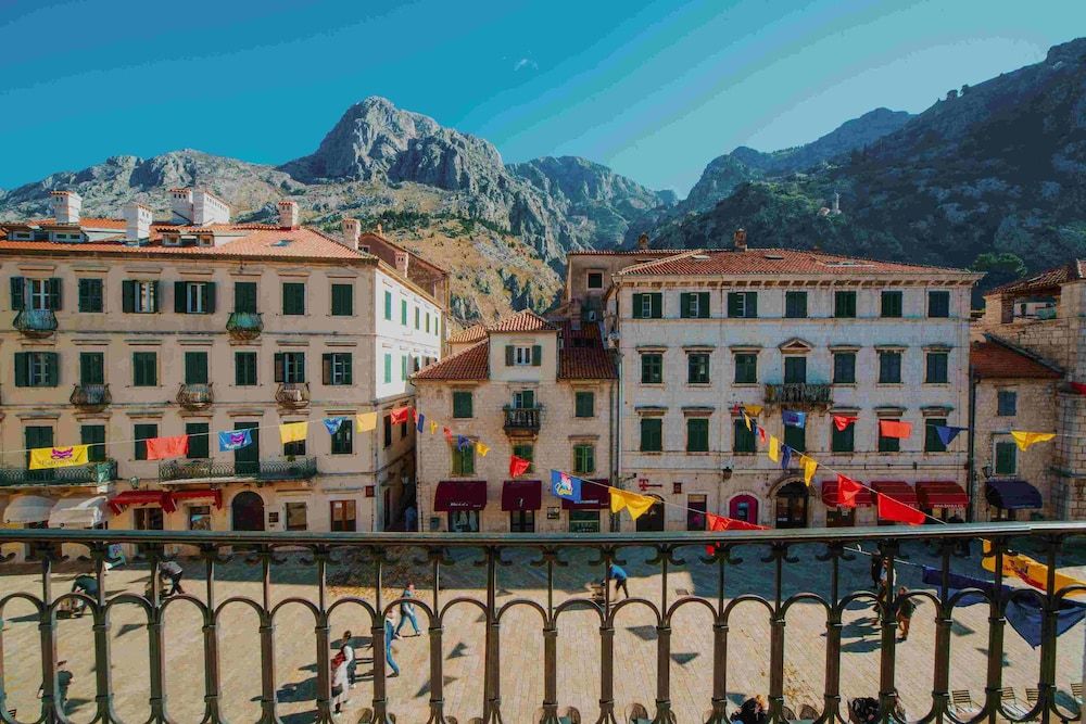 Historic Boutique Hotel Cattaro Deluxe Double Room, City View 4