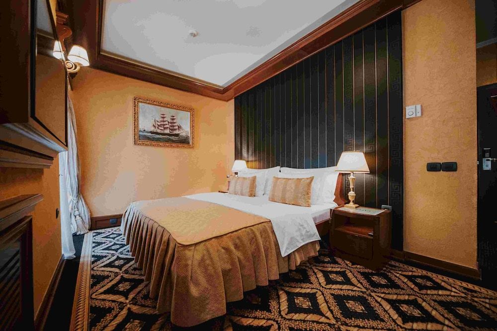 Historic Boutique Hotel Cattaro Double Room, City View 2