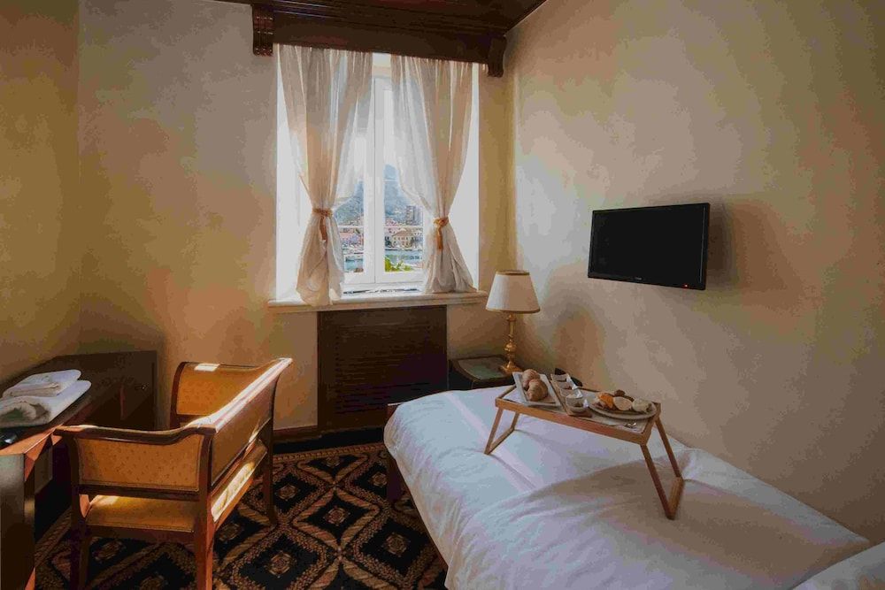 Historic Boutique Hotel Cattaro Deluxe Suite, 2 Bedrooms, City View 10