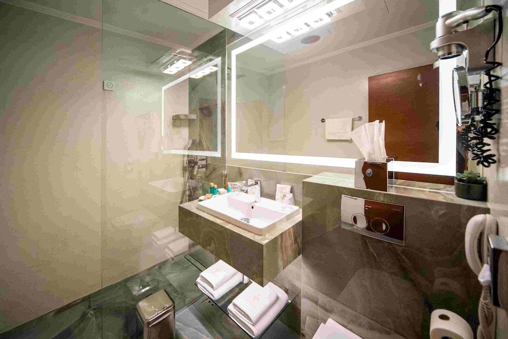 Historic Boutique Hotel Cattaro Double Room, City View 6